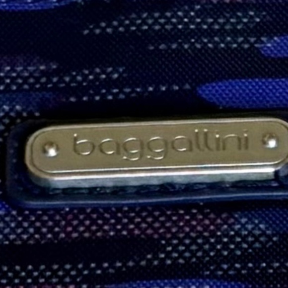 Baggalini Crossbody Bag - Picture 7 of 7